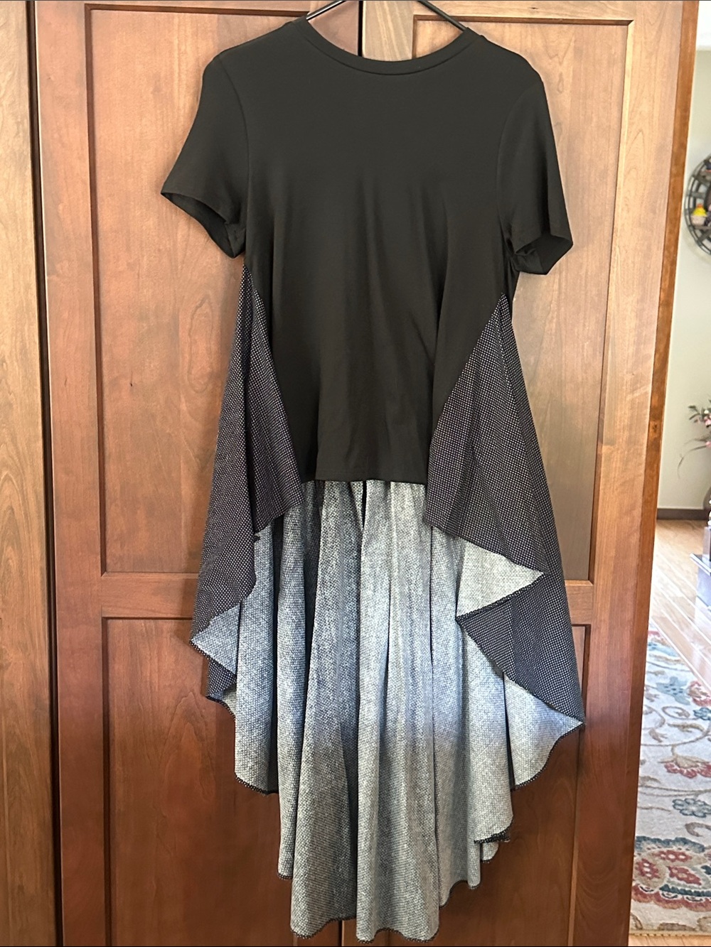 Black & White High/Low Asymmetric Top! Size S! NWOT.